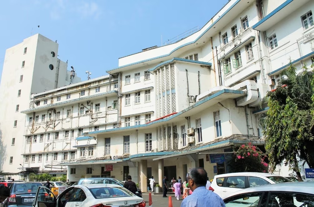 Healthcare facility near Marine Lines Mumbai