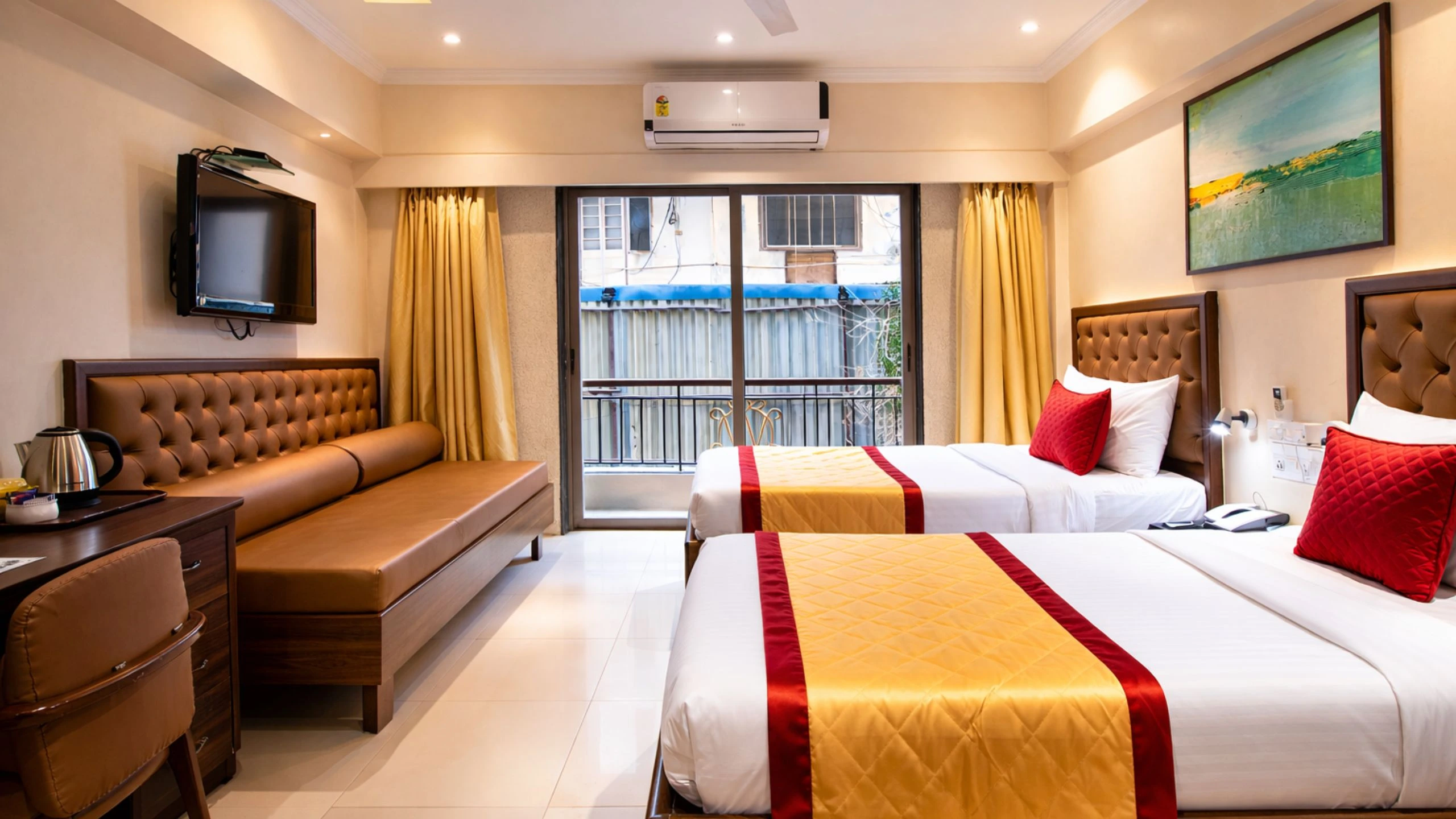 Deluxe Twin room (1)
