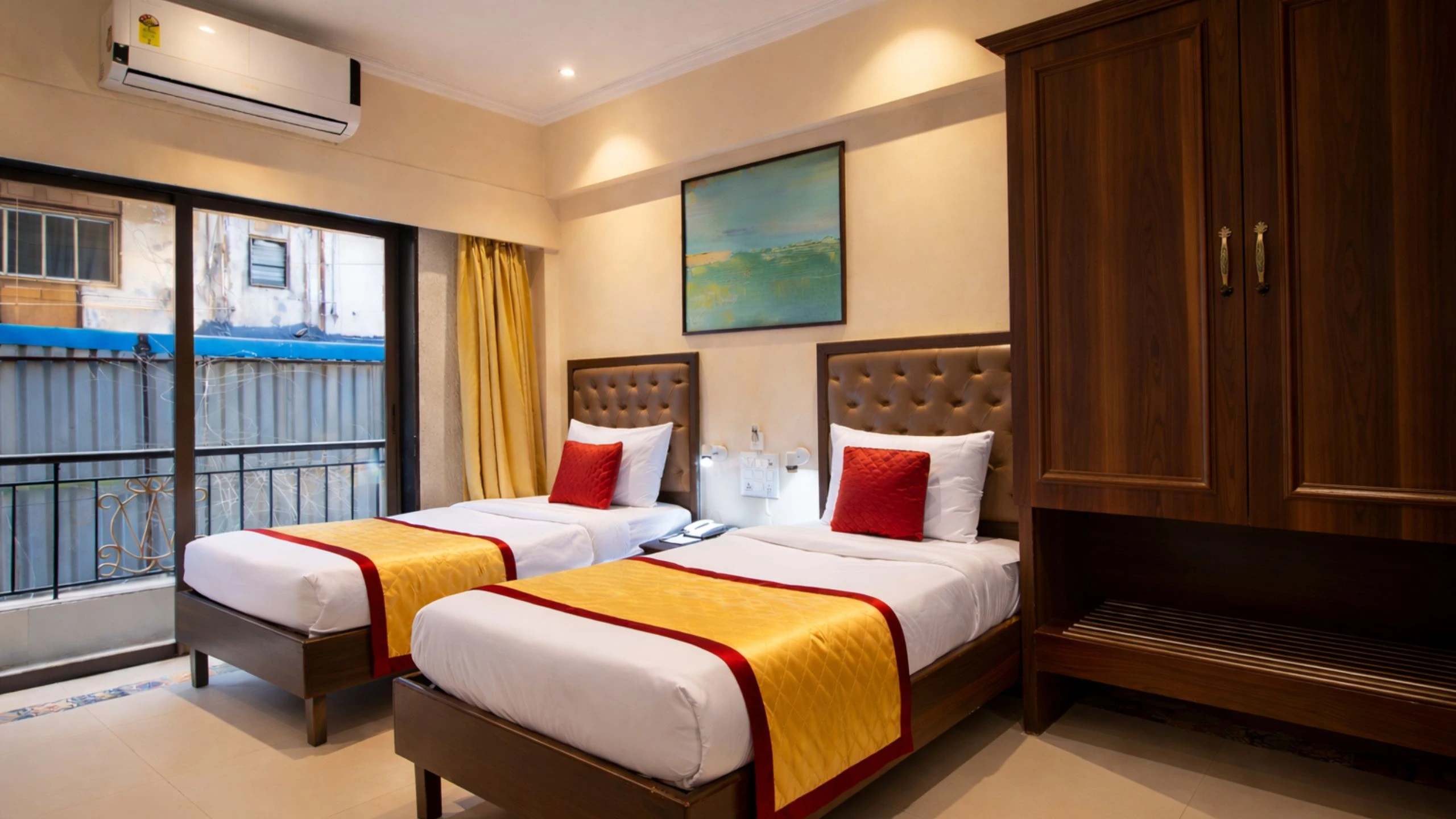 Deluxe Twin room (2)