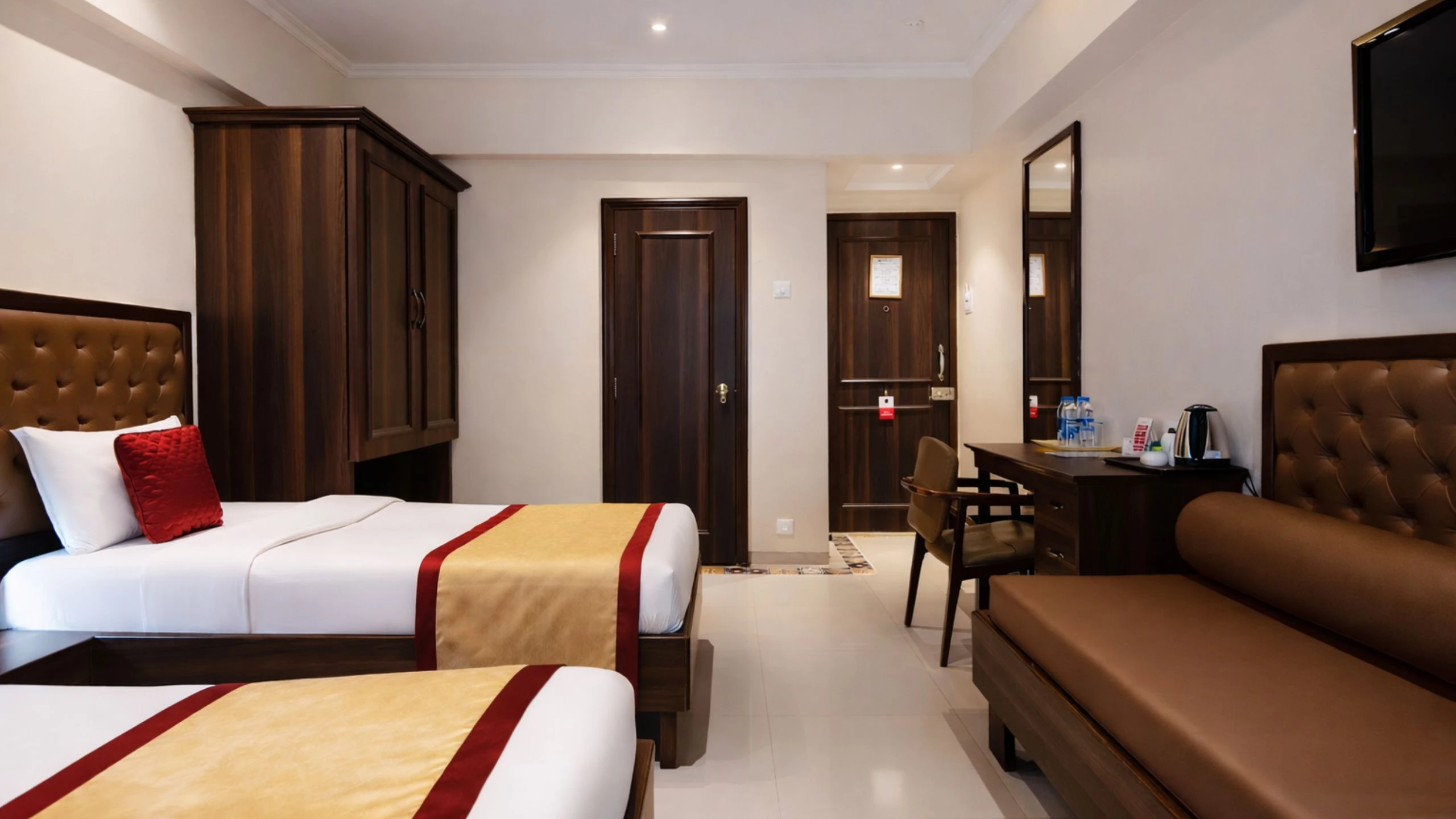 Deluxe Twin room (3)