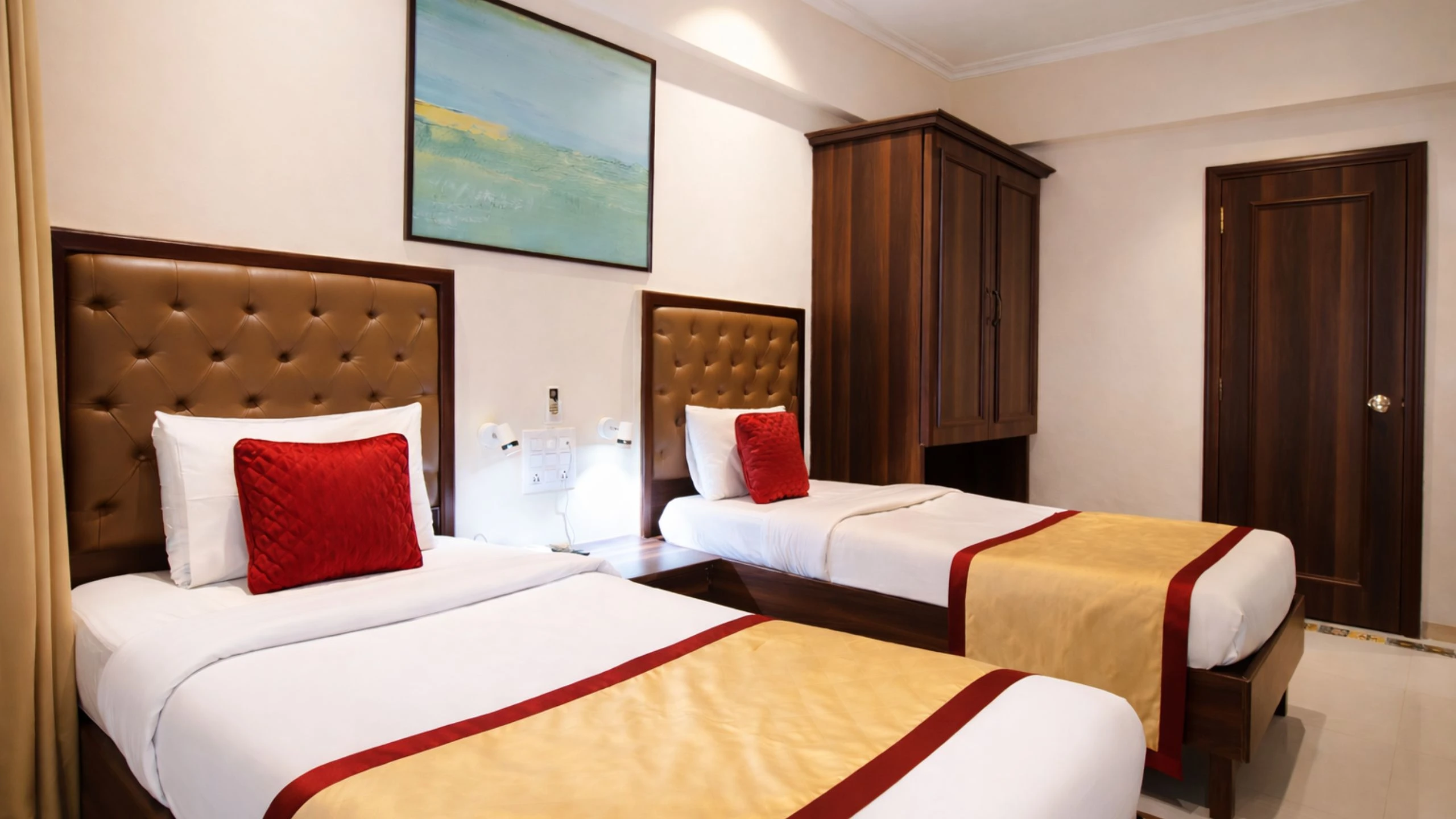 Deluxe Twin room (4)