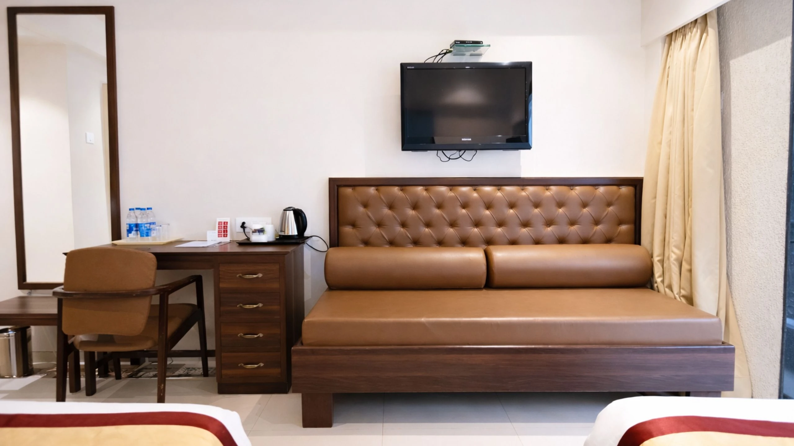 Deluxe Twin room (5)